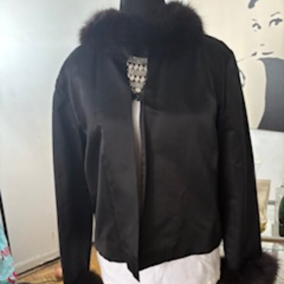 Short silk fur trimmed jacket. - Picture 3 of 5